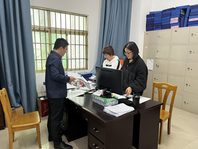 覃塘区直属机关后勤服务中心开展车队工作台账检查，以台账促管理，提升后勤服务保障效能