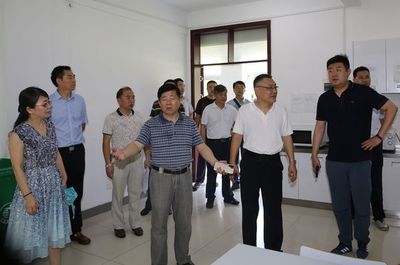 何正东书记深入检查暑期学生宿舍维修工作 提升后勤管理服务水平